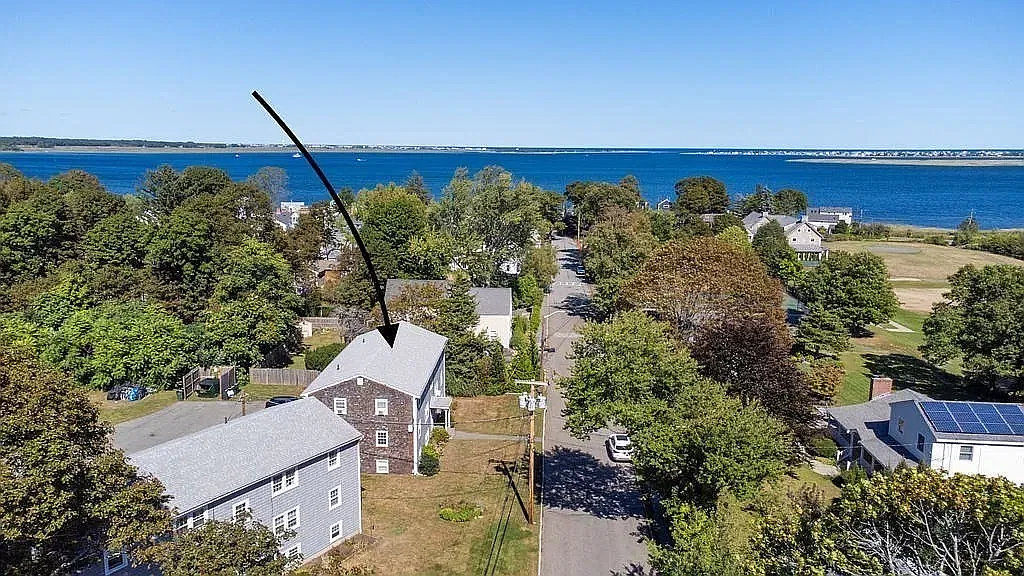 20 Beacon Ave — Photo 2
