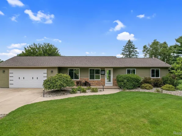 230 W Barron Rd, Howell, MI 48855