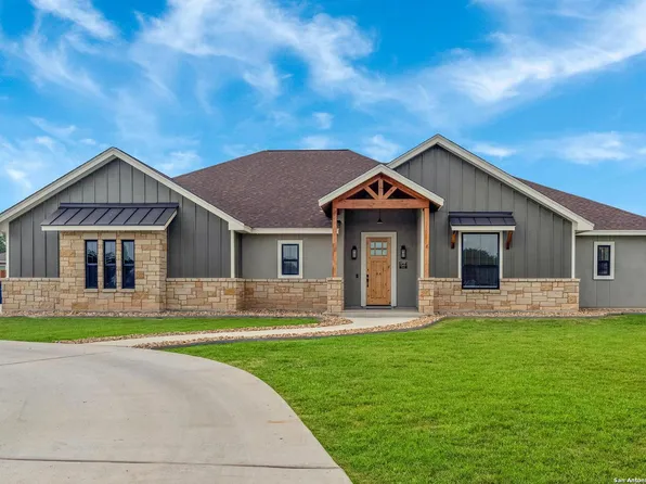 1707 Camden Ln, Pleasanton, TX 78064