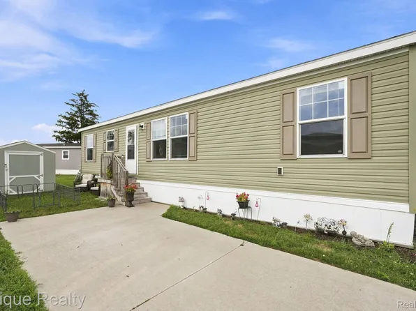 15915 Marentette Dr, Clinton Township, MI 48038