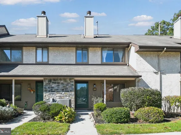 241 Hampshire Dr, Plainsboro, NJ 08536