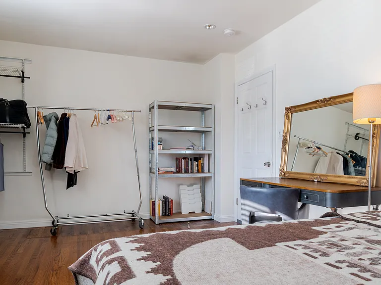 2404 S Isabella Ave — Photo 4