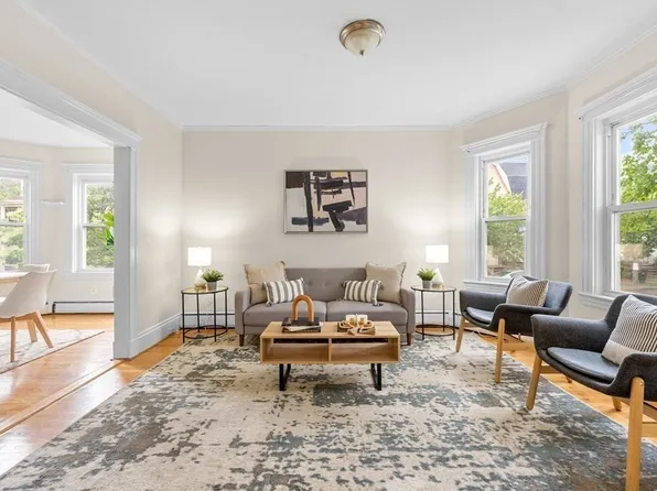 38 Illinois Ave, Somerville, MA 02145