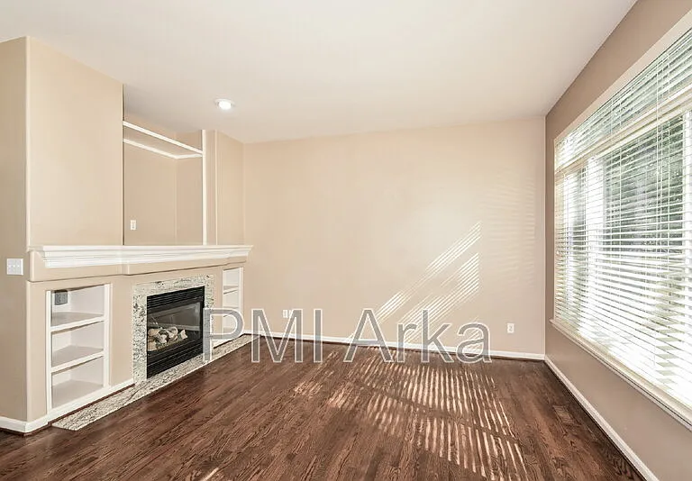 445 243rd Pl SE — Photo 2