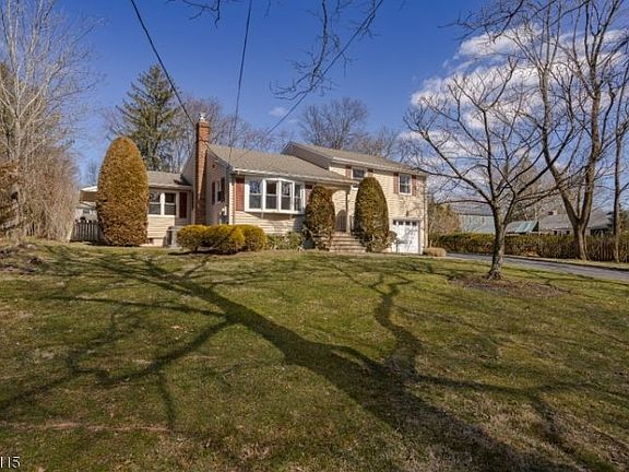 4th image of 1261 Christine Cir