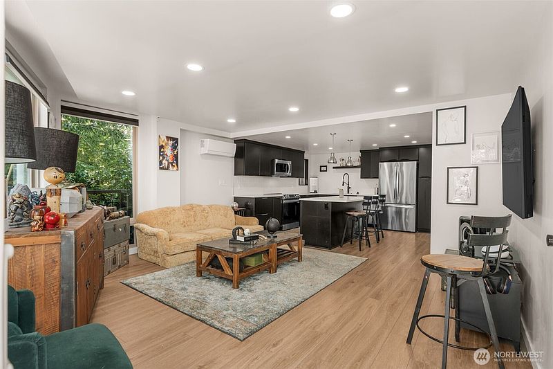 5th image of 507 W Mercer St #401