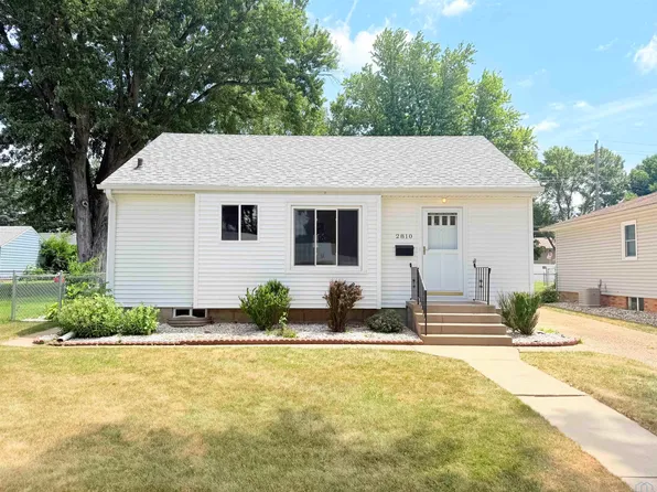 2810 S Coral St, Sioux City, IA 51106