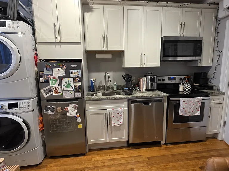 470 E 4th St #6 — Photo 9