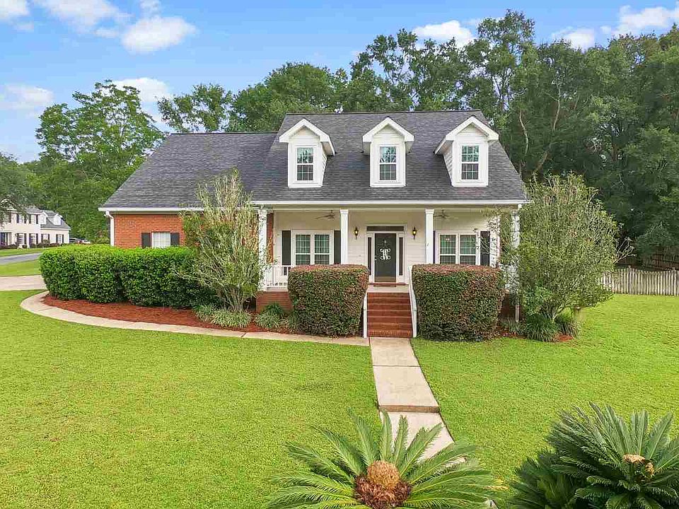 1st image of 300 Thornberg Dr
