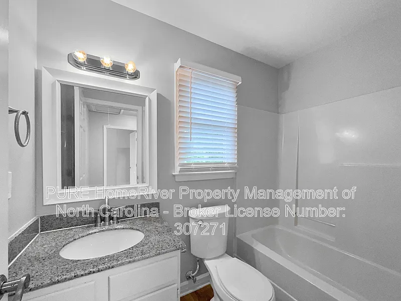 3 bed, 2.5 bath, 2852 sqft, $2,075 — Photo 4