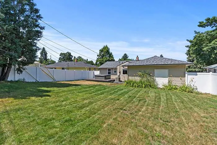 6008 N Cochran St — Photo 14