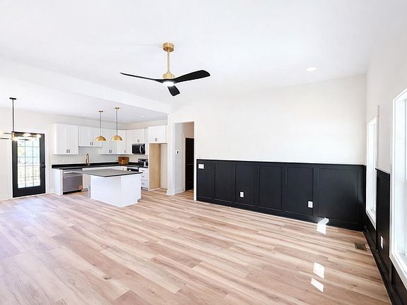 4th image of 390 Park Springs Rd