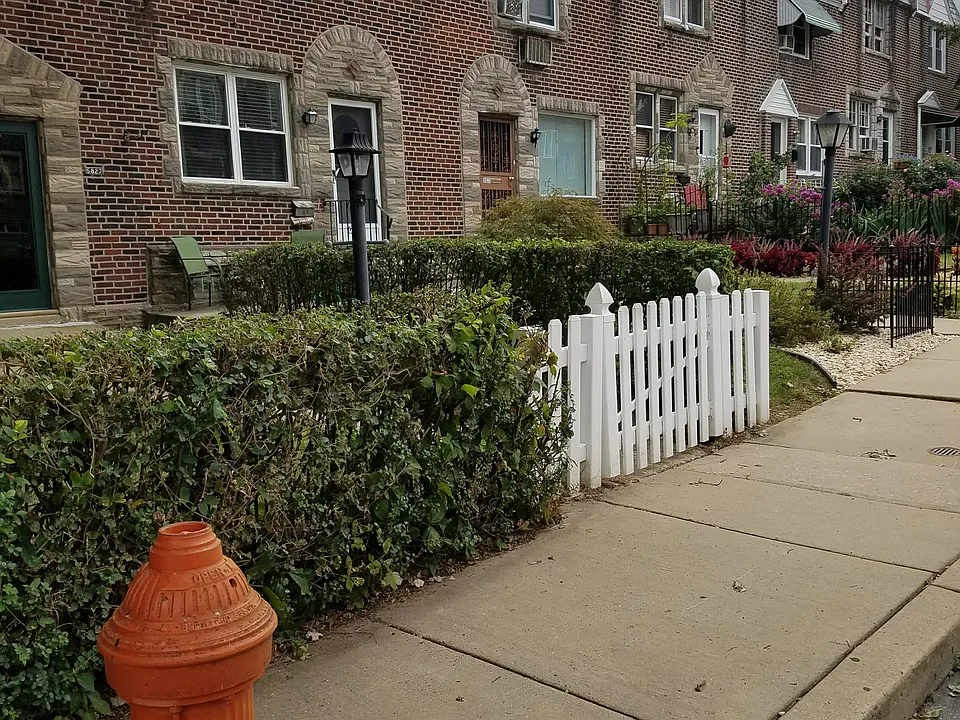 Newtown Ave