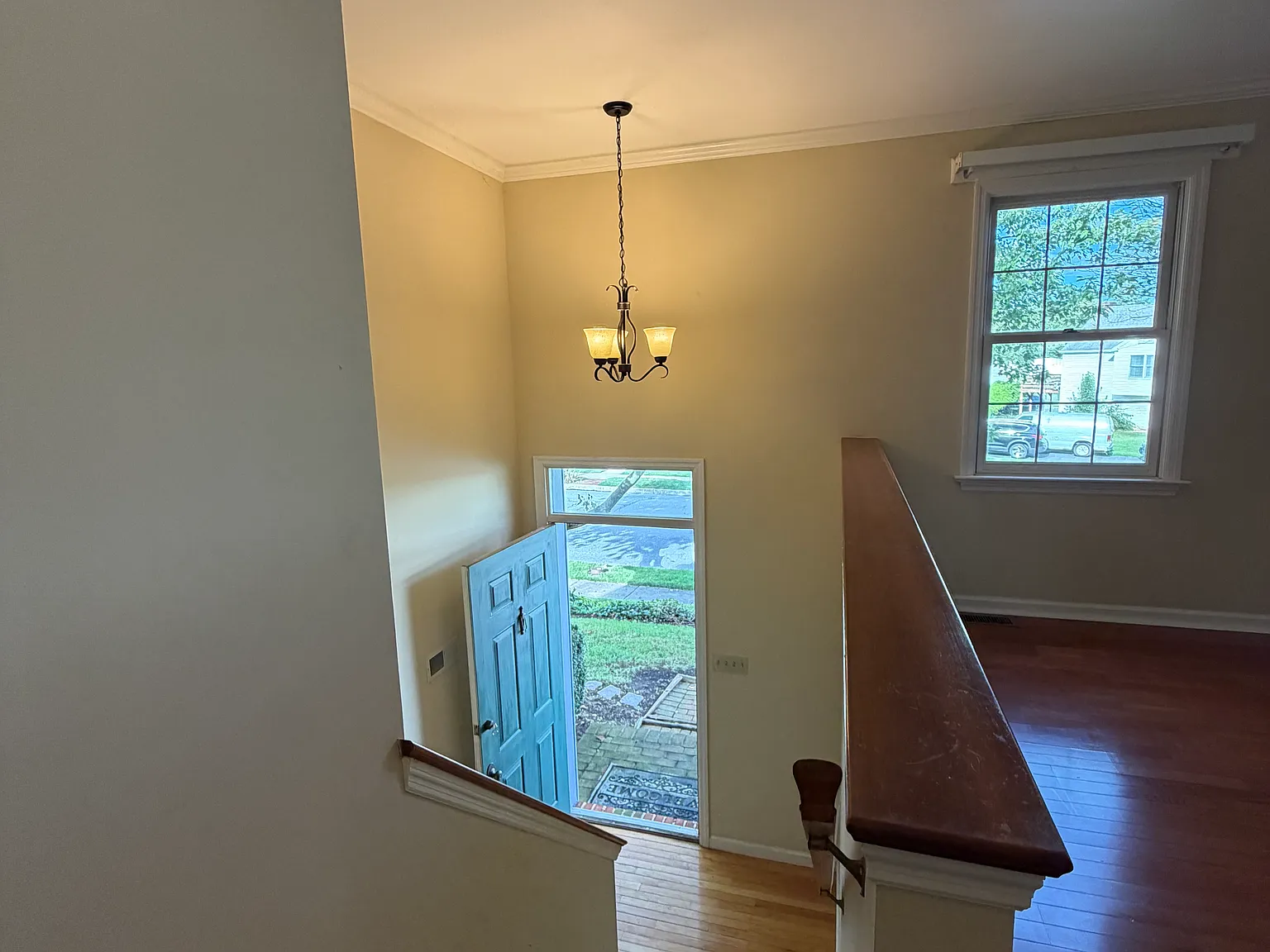 3 bed, 2.5 bath, 1892 sqft, $2,500 — Photo 3