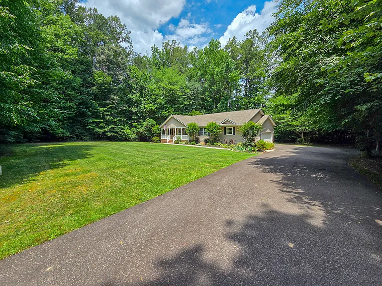 8401 Kennedy Dr — Photo 49
