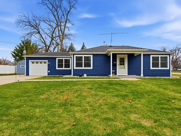 28 North Spencer STREET, Elkhorn, WI 53121