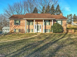 481 Summit Dr, Red Lion, PA 17356
