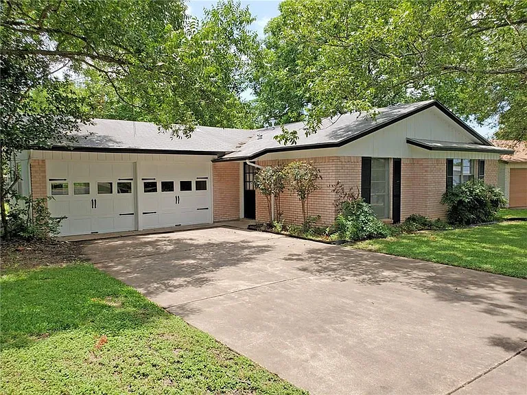 6805 Deborah Dr — Photo 2