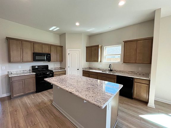 5th image of 153 Chandler Ln