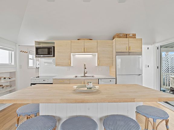 2nd image of 515 Winnacunnet Road #6