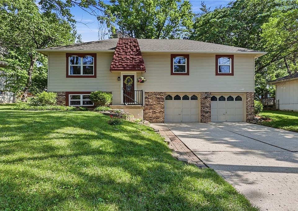 1st image of 201 SW Sandstone Dr
