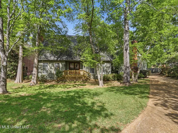 9 Avery Cir, Jackson, MS 39211