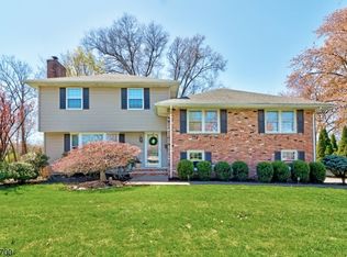 2 Midwood Dr, Florham Park, NJ 07932