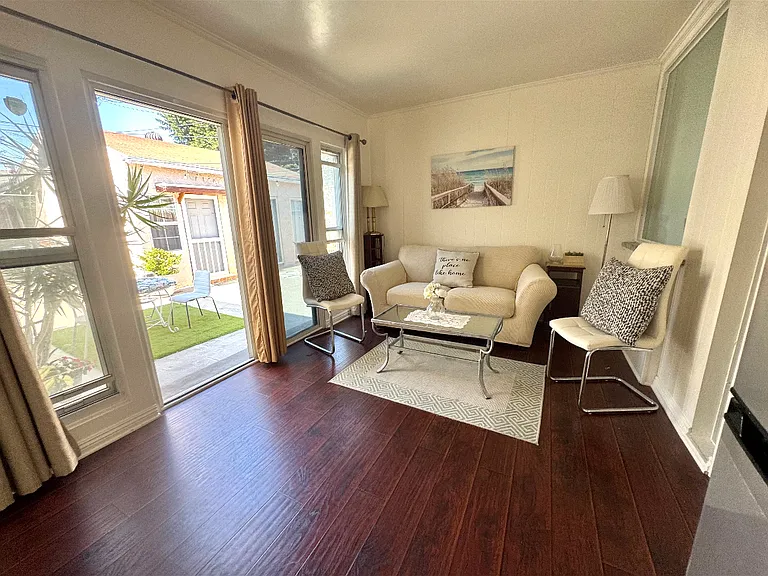 6467 W 85th Pl — Photo 2