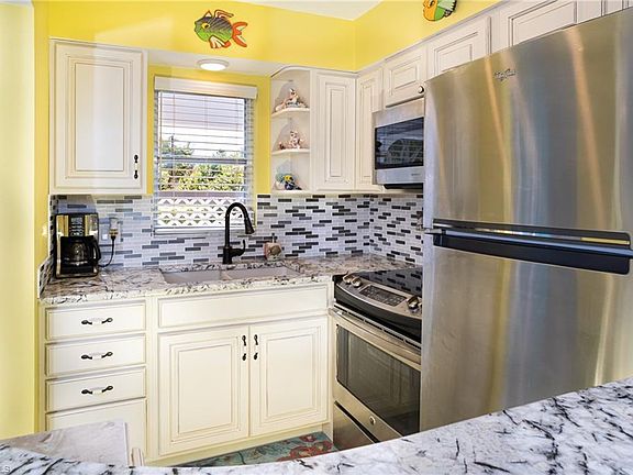 5th image of 312 Periwinkle Way Unit 6