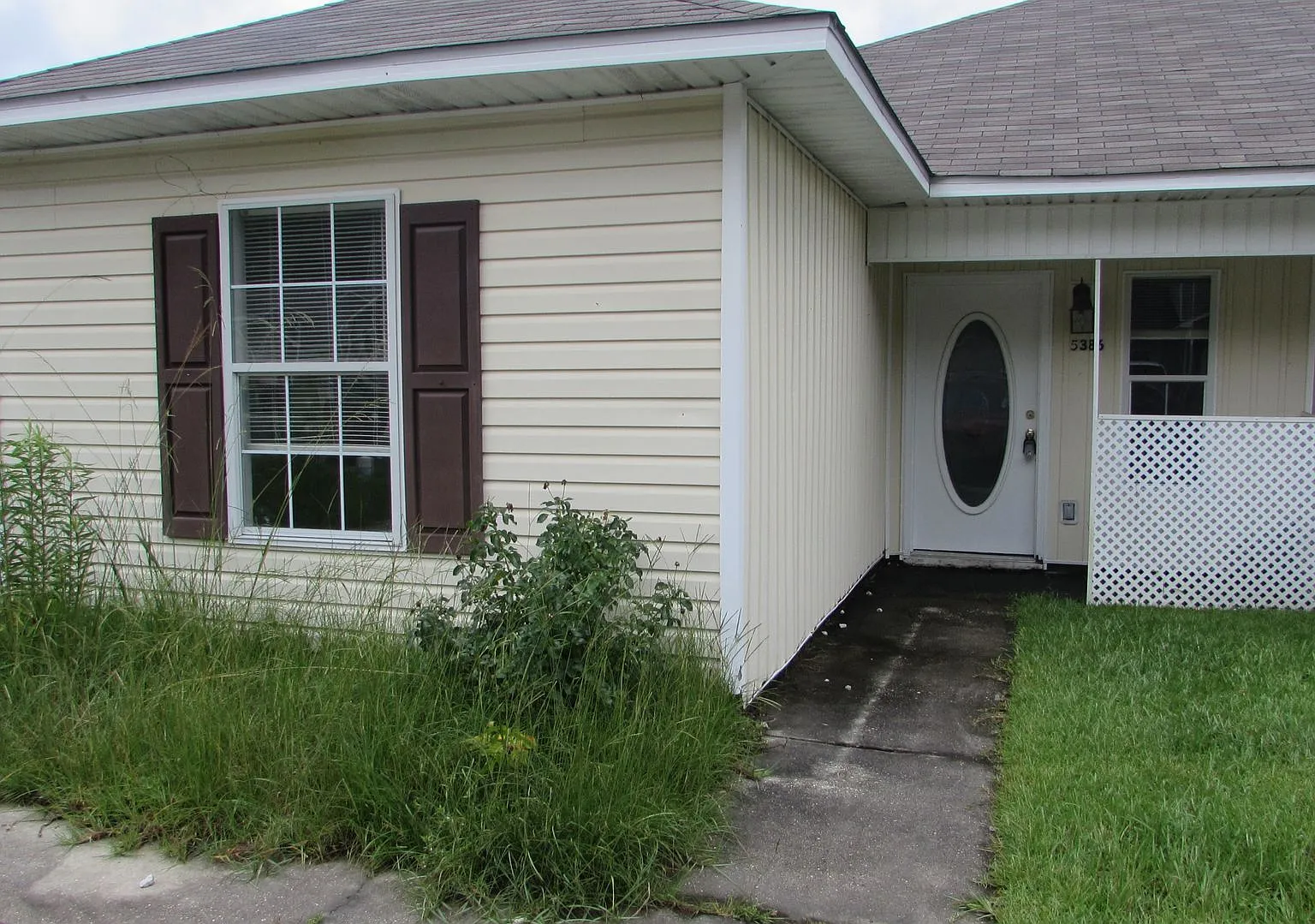 3 Bedroom Duplex Located In D'Iberville — Photo 1