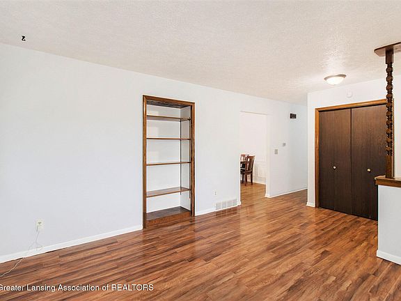 5th image of 15296 Ann Dr