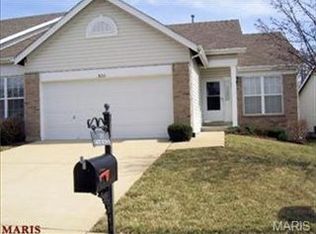 3211 Country Hollow Dr, Saint Louis, MO 63129