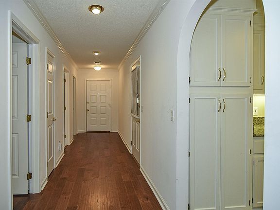 3rd image of 503 Patio Dr