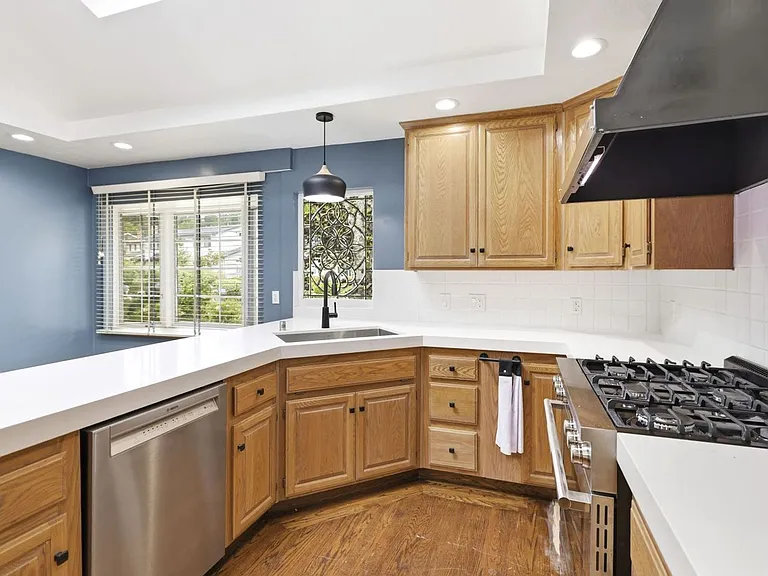 2973 Arguello Dr — Photo 8