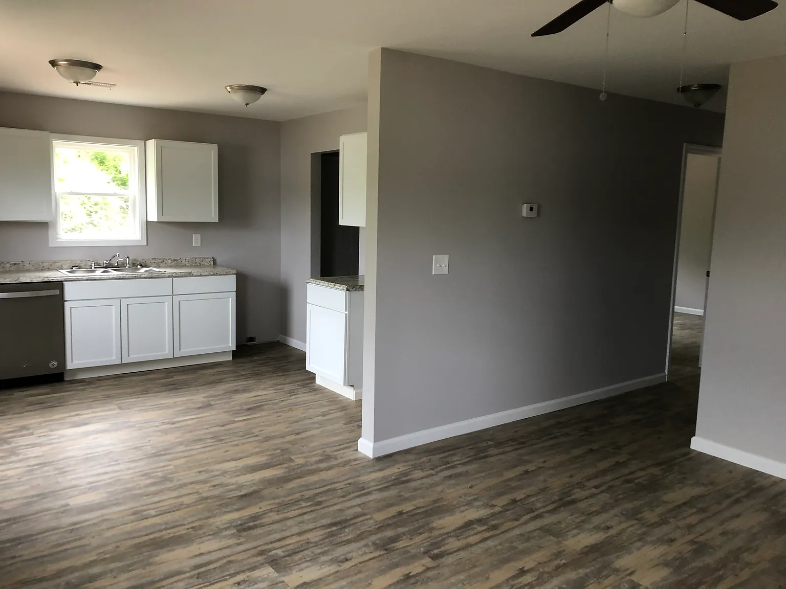 3 bed, 1.5 bath, 900 sqft, $950 — Photo 1