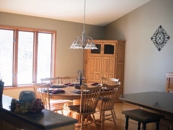 3rd image of 3165 Boerderij Way