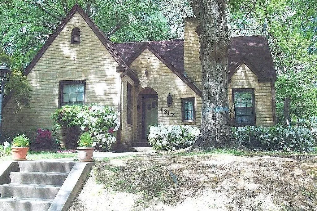3 bed, 2.0 bath, 1734 sqft, $2,000 — Photo 1