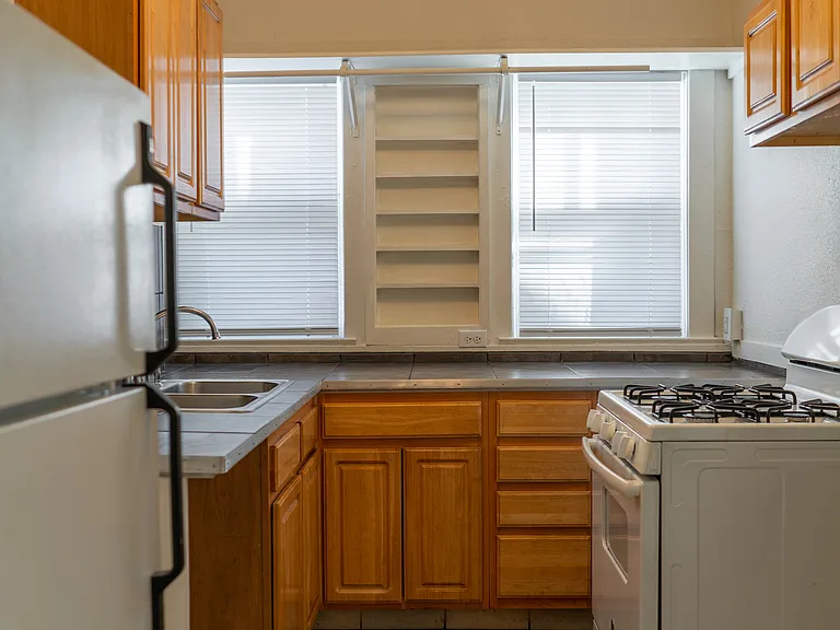 113 Midway Ave #2 — Photo 3