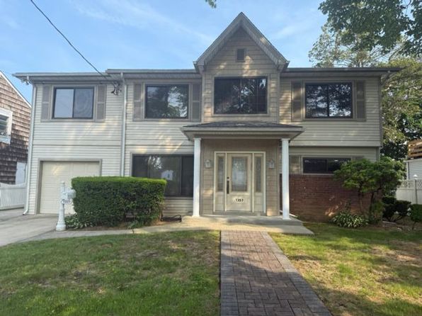 1357 Kew Ave