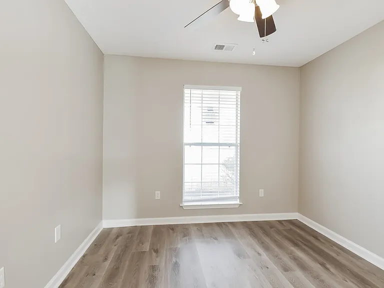 8169 Manhatten Dr — Photo 14