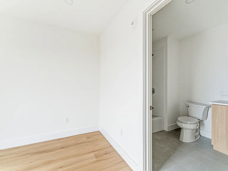 1035 Commonwealth Ave — Photo 104