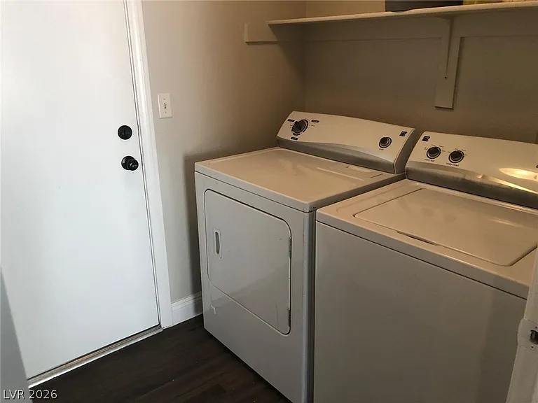 916 Clubview Dr — Photo 13