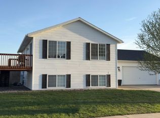 520 Elliot Dr SE, Grand Meadow, MN 55936