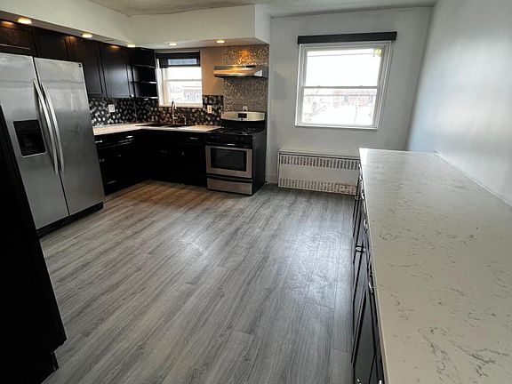2nd image of 1604 Taylor Ave #2