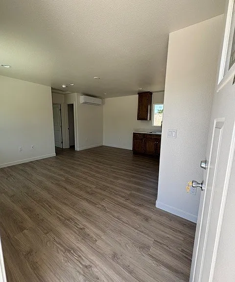 1012 W Cypress St #B — Photo 5