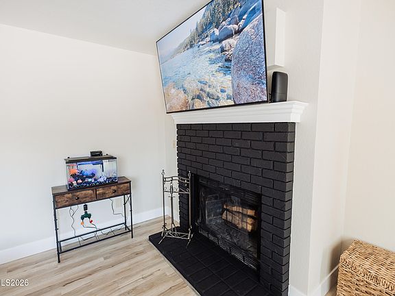 4th image of 102 Woodlake Ct