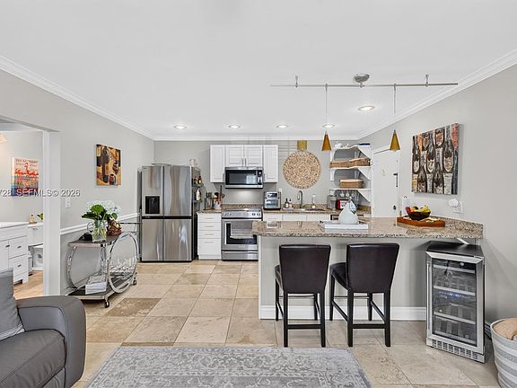 5th image of 2220 NE 68th St APT 1012