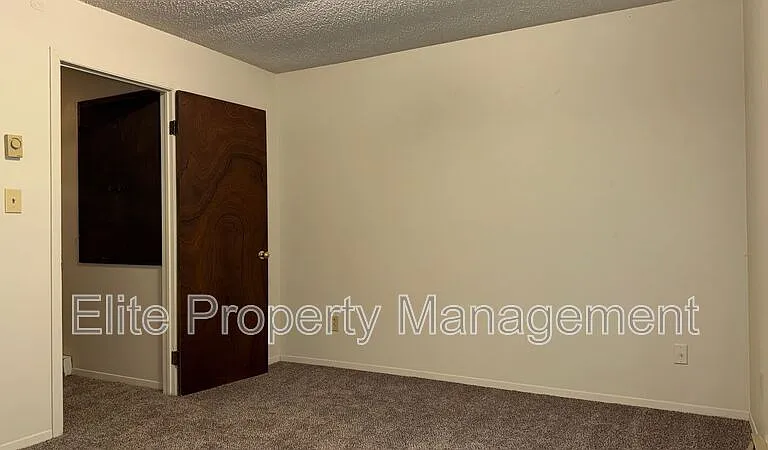 25 Royal Crest Dr #A — Photo 8