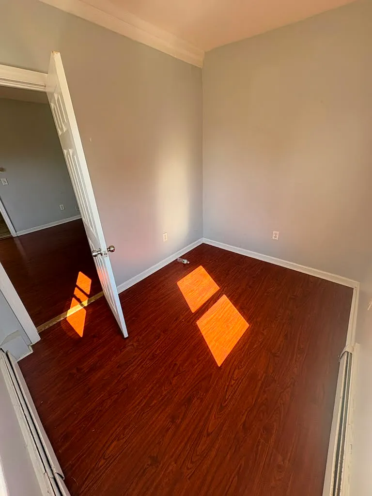 2 bed, 1800 sqft, $1,300 — Photo 4
