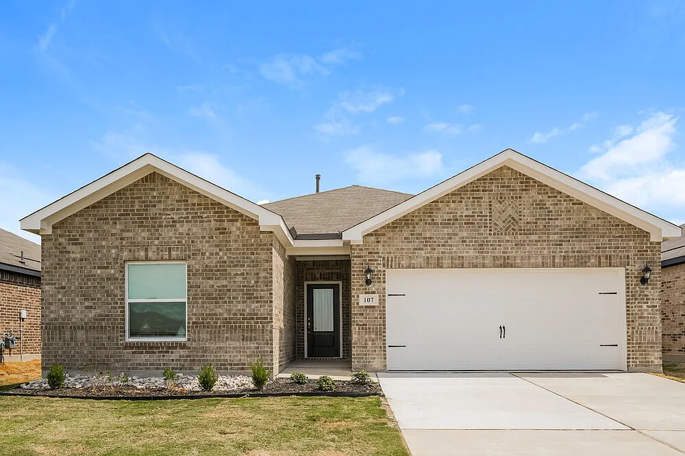 4 bed, 2.0 bath, 1658 sqft, $2,300 — Photo 1